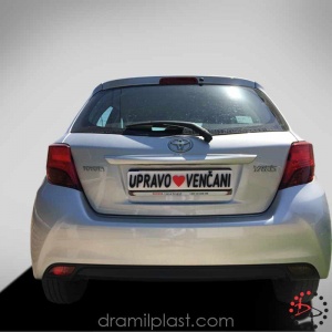 Upravo venčani tablice za auto nazad